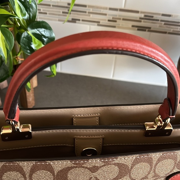 Coach Lane Carryall - Picture 8 of 15